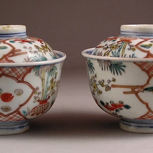 Pretty Japanese Ko Imari Covered Bowl Pair 19c,tThe size of Covered Bowl: 4 1/4&quot; Dia x 3 1/2&quot;H top , Excellent