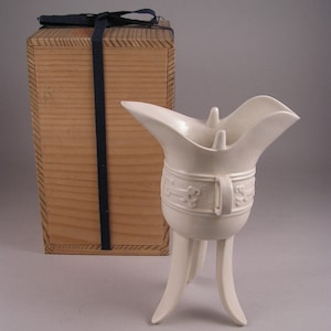Attractive Fine Japanese Shaku, Jue  Koro by Shou, The size of Koro: 5 7/8&quot; Long x 4 3/16&quot; Wide x 7 3/4&quot; High. Excellent