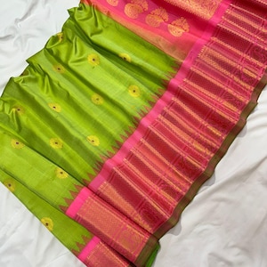 Sari exclusivo de seda pura Gadwal feito à mão com borda atraente