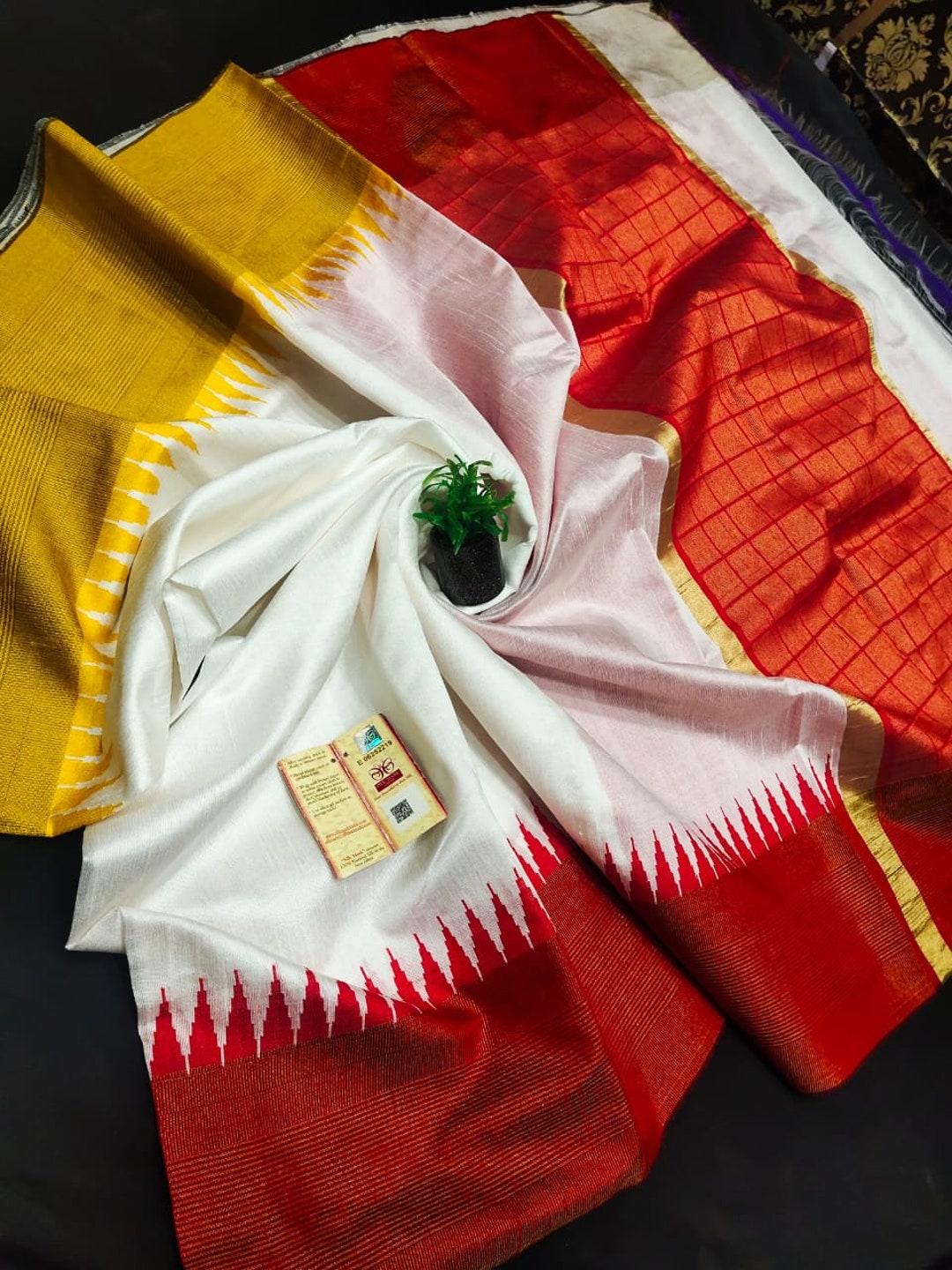 Pure Raw Silk Saree with Temple Zari Border and Khapa Pallu – Silk Mark Certified main image 1