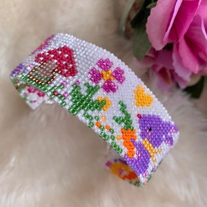Easter Bead Loom Bracelet PDF Pattern. Bunny with Flowers Miyuki Delica Loom Pattern.