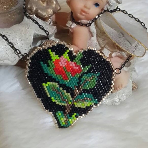 Saint Valentin Brick stitch Heart With Rose PDF Bead Pendant Pattern, Heart Miyuki Delica Pendant pattern, brick stitch necklace pattern.