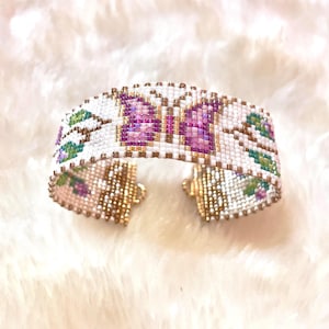 Schmetterling mit Rosen Bead Loom Armband Muster. Miyuki Delica 11/0 Quadratstichmuster.