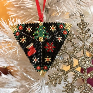 Patrón para collar con colgante navideño o adorno navideño en forma de árbol Triangel 3D Peyote de Miyuki, 2 piezas. Patrón digital en PDF.