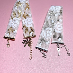 White Rose Beaded Loom Bracelet Pattern. Miyuki Delica 11 Loom Bracelet Instant Download Pattern. Square Stitch Pattern.