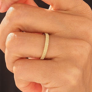 Solid Gold Textured Wedding Band, 14k Gold Matte Wedding Ring Men Women, Minimalist Matching Rings for Couples, His Hers Simple Gold Band