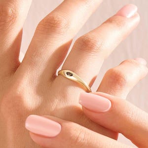 Marquise Birthstone Signetring, 14K Solid Gold Bezel Dome Pinky Band Stapelbar Mamma Ring Gåva