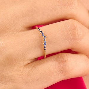 Solid Gold Sapphire Curved Wedding Band, 14k Gold Minimalist Nesting Ring,Dainty Countour Rings for Women,Blue Stacking Ring,Real Gold Rings