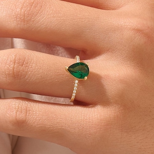 14k Solid Gold Emerald Ring Pear Cut Green Gemstone Engagement Ring Dainty Handmade Jewelry Gift for Her Birthday Gift Mom Statement Ring