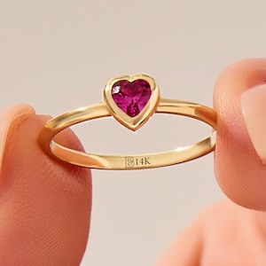 14k massief gouden robijnrode hartring • Sierlijke pinkring voor dames • Romantische fijne sieraden cadeau • Verjaardag of Valentijnsdag Ring voor haar