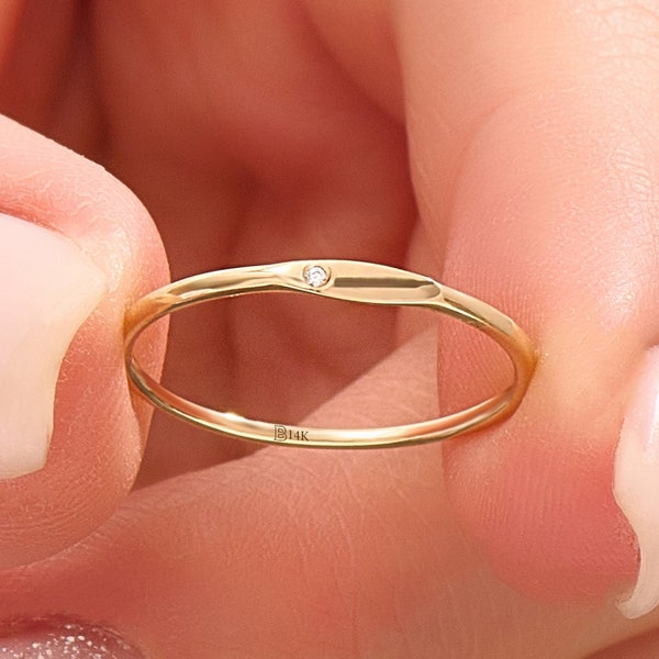 14Kソリッドゴールドシグネットリング • 女性用小ぶりなピンキーリング • 上品なミニマリストバンド