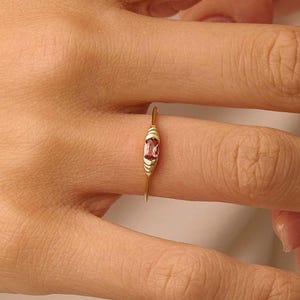 14K Solid Gold Padparadscha Sapphire Ring, East West Oval Pink Sapphire Ring, Minimalist Pinky Ring, Ribbed Gold Stacking Ring, Gift for Her