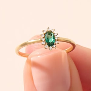 14k Solid Gold Minimalist Emerald Ring – Tiny Green Gemstone Solitaire, Dainty Handmade Engagement Ring for Women, Fine Jewelry Gift for Her