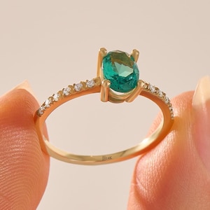 Oval Emerald Ring for Women 14k Solid Gold Engagement Ring Emerald Solitaire Ring Green Gemstone Ring Jewelry Gift for Wife Birthday Gifts