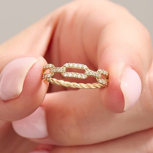 14k Massivgold Gliederkettenring - Minimalistisches Büroklammerband mit Pave-Details, handgefertigter stapelbarer Ring für Frauen, Feingold-Stacking-Schmuck