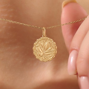 14k Solid Gold Flower Pendant Necklace Minimalist Floral Disc Necklace for Women Dainty Handmade Nature Jewelry Gift for Daughter Girlfriend