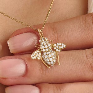 14k Solid Gold Bumble Bee Pendant Necklace – Animal Charm Jewelry for Women, Queen Bee Lover Gift, Dainty Handmade Gold Pendant
