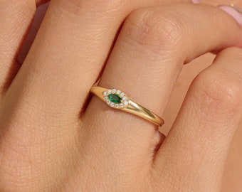 14k Gold Green Evil Eye Ring, Solid Gold Emerald Pinky Ring, Womens Bezel Emerald Ring, Tiny Emerald Signet Ring, Unique Emerald Ring