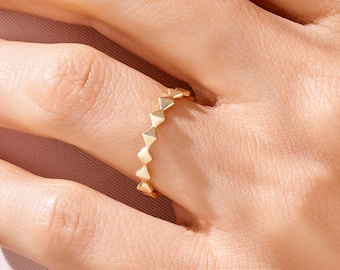 14k Dainty Pyramid Eternity Ring, Solid Gold Geometric Stackable Ring, Thin Wedding Bridal Band Women, Minimalist Rhombus Stacking Ring