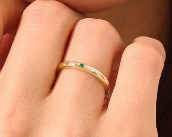 Elegant Solid Gold Emerald Wedding Band, 14k Gold Simple Marriage Rings for Women, Celestial Femme Alliance, Minimalist Stacking Ring