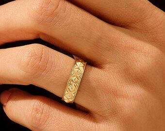 Solid Gold Quilted Wedding Band, 14k Gold Thick Square Band Ring for Women, Dainty Waffle Ring, Geometric Cigar Band Ring, Wide Spike Ring