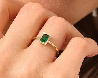 14k Gold Emerald Engagement Ring Solid Gold Halo Solitaire Ring for Women Emerald Cut Green Gemstone Ring Minimal Vintage Anniversary Ring