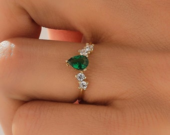 14k Solid Gold Pear Emerald Ring, Vintage Style Engagement Ring for Women, Dainty Green Crystal Ring,Tear Drop Emerald Solitaire Ring