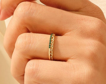 Solid Gold Emerald Wedding Band 14k Gold Celtic Ring for Women,Irish Knot Ring, Braided Band Stacking Ring,Pave Emerald Vintage Style Ring