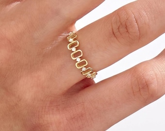 Anillo de oro macizo de 14 quilates con eslabones tipo clip, delicado anillo de cadena rectangular, anillo minimalista apilable de moissanita, anillo geométrico único de oro para ella.