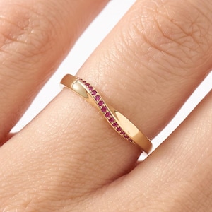 Lab Created Ruby Twist Wedding Band, 14K Solid Gold Mobius Infinity Ring, Minimalist July Birthstone Stackable Band, Gift for Wife