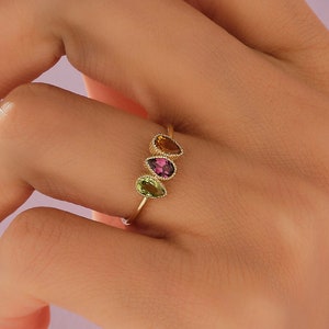 14k Solid Gold Family Birthstone Ring • Personalized Pear-Shaped Gem Ring for Mom • Kids Birthstone Jewelry • Birthday Gift for Wife