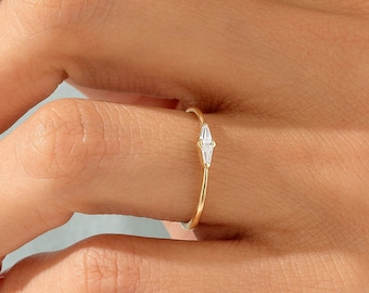 Anillo de compromiso baguette de oro de 14 k, anillo de solitario pequeño de oro macizo, anillo baguette cónico, anillo minimalista para mujer, anillo Cz de diamantes de laboratorio
