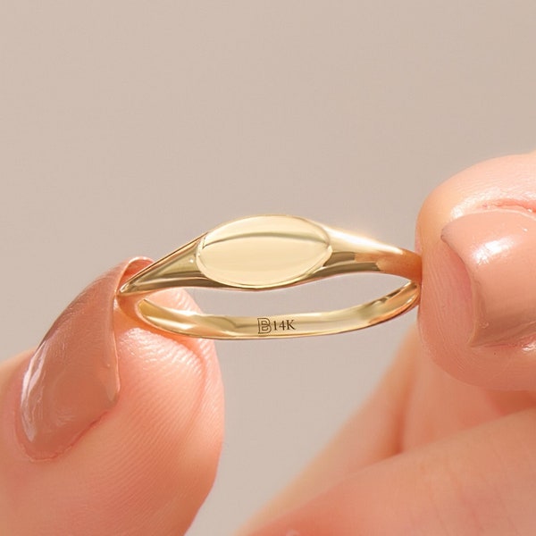 Anillo de sello ovalado de oro de 14 k, anillo meñique grabado en oro macizo, anillo de sello delicado, anillo inicial personalizado, joyería personalizada, regalos hechos a mano