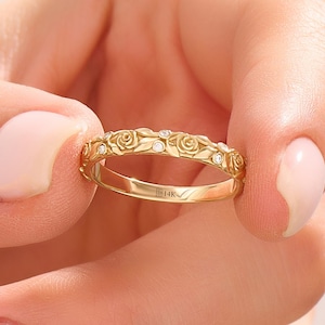 Floral Wedding Band Women 14k Solid Gold Engraved Flower Ring Dainty Heirloom Ring 18k Gold Unique Nature Inspired Band Ring Jewelry Gift