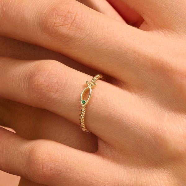 14k Twisted Band Ichthus Ring, Solid Gold Statement Ring Band, Delicate Christelijke ringen voor vrouwen, Tiny Emerald Fish Ring, Geel Rose Wit