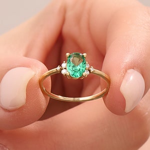 Oval Emerald Ring for Women 14k Solid Gold Emerald Engagement Ring Oval Cut Green Emerald Ring Lab Grown Jewelry Gift for Her Birthday Gift
