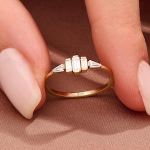 Baguette Diamond Engagement Ring, 14k Gold Art Deco Ring for Women, Vintage Promise Ring, Birthday Gift Gold, Baguette Ring for Her