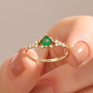 Cluster Emerald Ring Women 14k Solid Gold Engagement Ring Art Deco Green Emerald Ring 18ct Gold Ring Gift for Wife Wedding Anniversary Gift