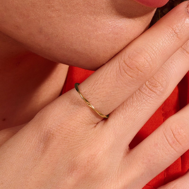 Your Essential Twisted Flex Ring Gold