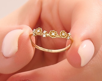 14k Solid Gold Daisy Ring, Floral Curved Wedding Band for Women, Dainty Flower Stackable Ring, Unique Nature Inspired Bridal Jewelry