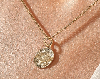 Solid Gold Bird Pendant, 14k Gold Robin Necklace for Women, Minimalist Disc Pendant,  Dainty Animal Pendant Necklace,Nature Pendants for Her