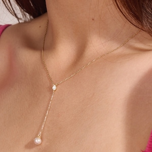 14k Solid Gold Pearl Necklace, Dainty Lariat Necklace, Pearl Layering Necklace, Women&#39;s Y Shape Necklace, Minimalist Chain Necklace for Her