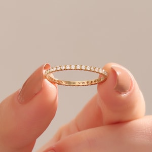 Dunne effen diamanten trouwring in massief goud, Eternity-ring