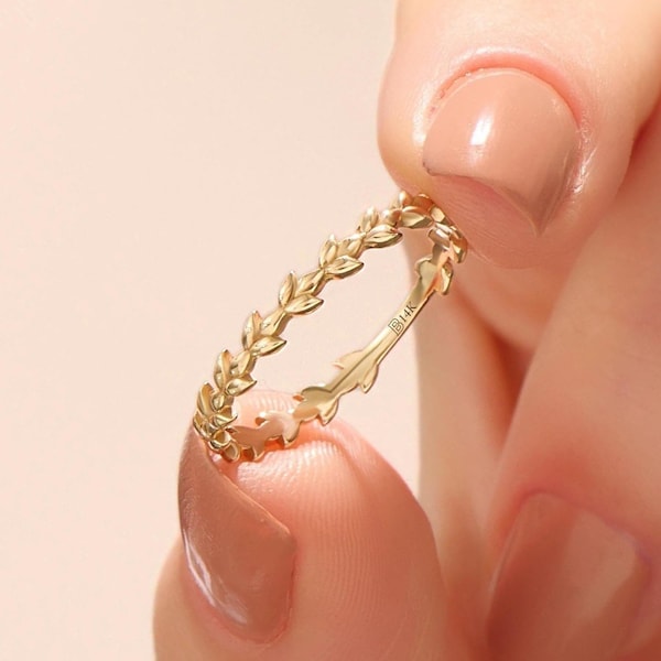 14k Solid Gold Vine Leaf Ring - Botanical Wedding Band - Nature Inspired Gold Stacking Ring - Dainty Leaves Band for Her - Boho Fine Jewelry