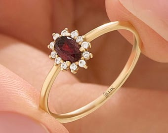 Pierścionek z granatem ze złota próby 14k, Mały pierścionek z granatem ze złota próby 14k, Minimalistyczny pierścionek z granatem, Delikatny pierścionek dla matki, Pierścionek z kamieniem urodzinowym na styczeń, Prezenty dla niej