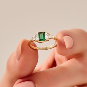 14k Gold Art Deco Emerald Ring, Solid Gold Green Engagement Ring, Emerald Solitaire Rings for Women, Vintage Design Gemstone Ring