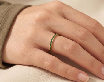 14K Solid Gold Emerald Eternity Ring, Dainty Stackable Wedding Band, Green Gemstone Anniversary