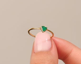 Green Gemstone Triangle Ring, 14k Solid Gold  Agate Promise Ring, Minimalist Statement Ring Women, Bezel Green Onyx Stacking Ring