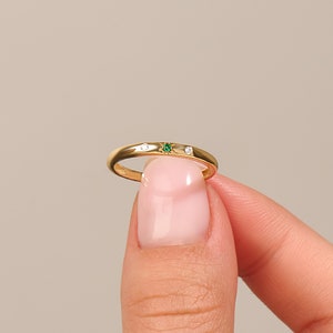 Elegant Solid Gold Emerald Wedding Band, 14k Gold Simple Marriage Rings for Women, Celestial Femme Alliance, Minimalist Stacking Ring