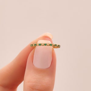 14k Gold Emerald Eternity Ring, Solid Gold Seashell Ring Women, Minimalist Green Stacking Ring, Thin Statement Promise Ring,Gold Dainty Ring